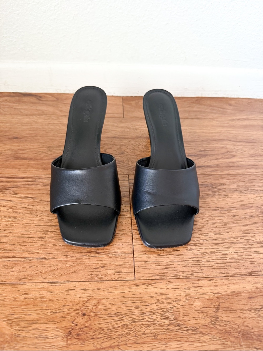 Cult Gaia Black Leather Mule Heels
US 8 / EU 38 Gold Sculptural Heel Sandals - Picture 6 of 9